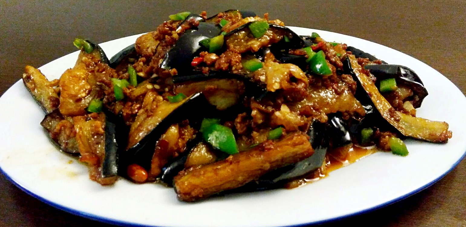 Spicy aubergine with pork meat